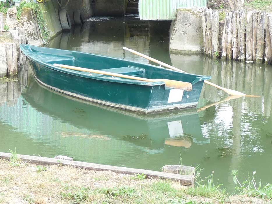 Location de barques et canoës de pêche  Le Passage de la Venise Verte Le  Passage - Location de bateaux sans permis dans le Marais Poitevin